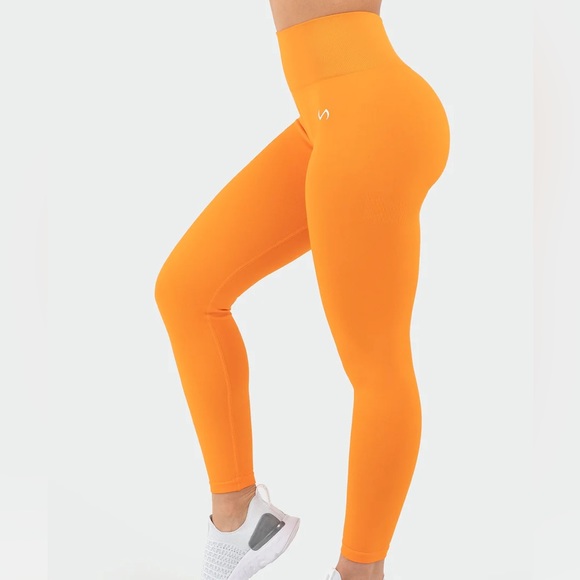 TLF Sculpt Seamless Scrunch Butt Leggings - Picture 2 of 8